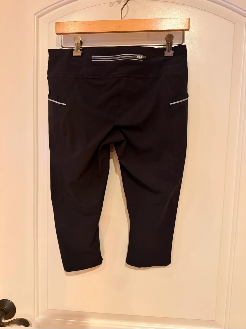 Athleta Black Dobby Be Free knickers Size Medium EUC great for hiking in. - Picture 3 of 6